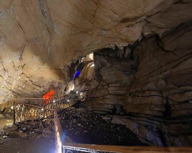 Экскурсия из Адлера в Воронцовские пещеры
