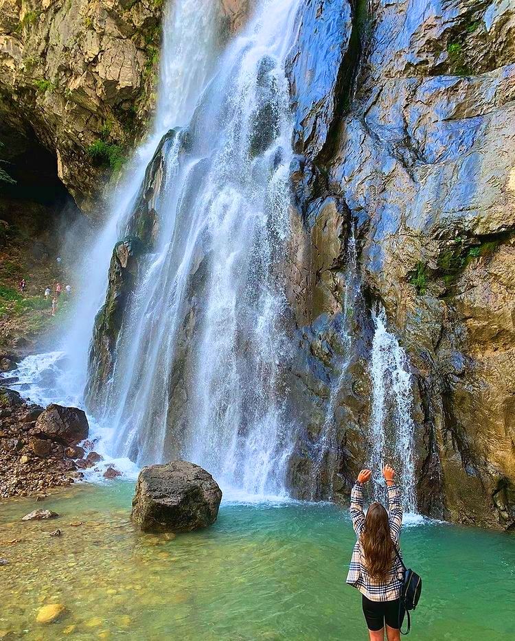 Джиппинг из Лоо в Абхазию "Гегский водопад и озеро Рица"