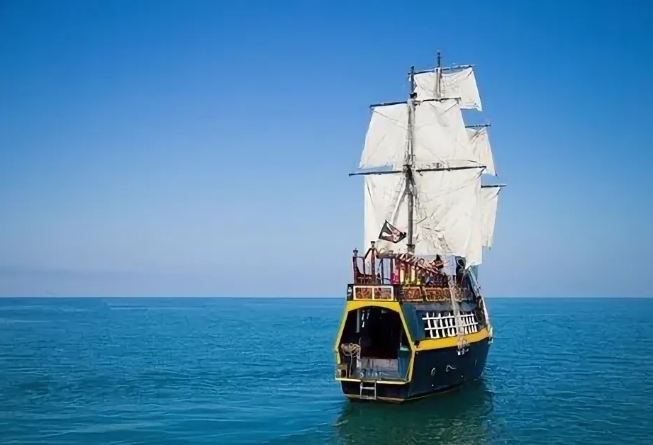 Морская прогулка в Лазаревском на пиратском бриге Джон Сильвер