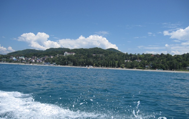 Фото пляжа с акватории Черного моря