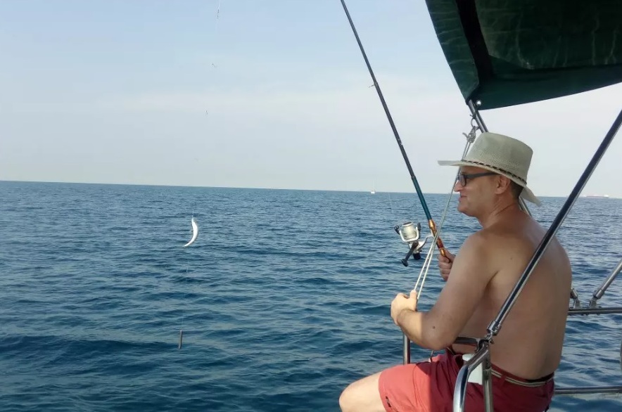 Ловля рыбы с катера в Сочи 