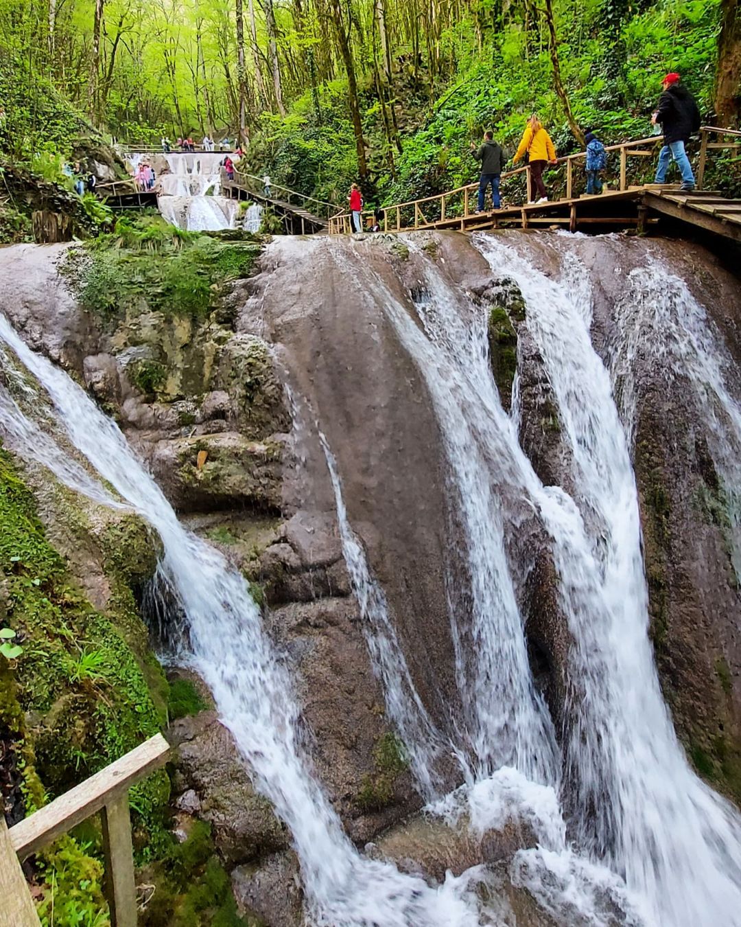 Джиппинг на 33 водопада в Лоо