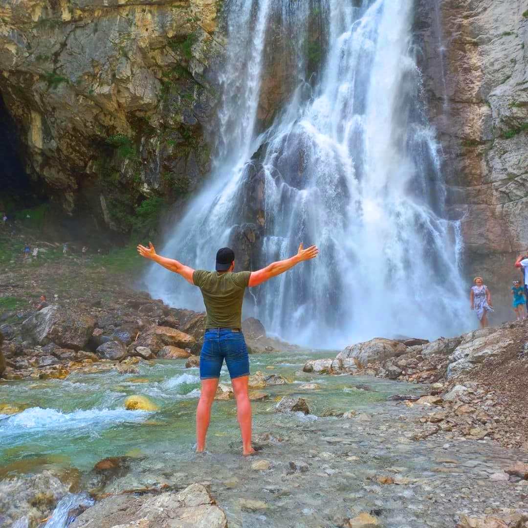 Экскурсия в Абхазию из Сочи на 1 день Водопады Рицинского парка